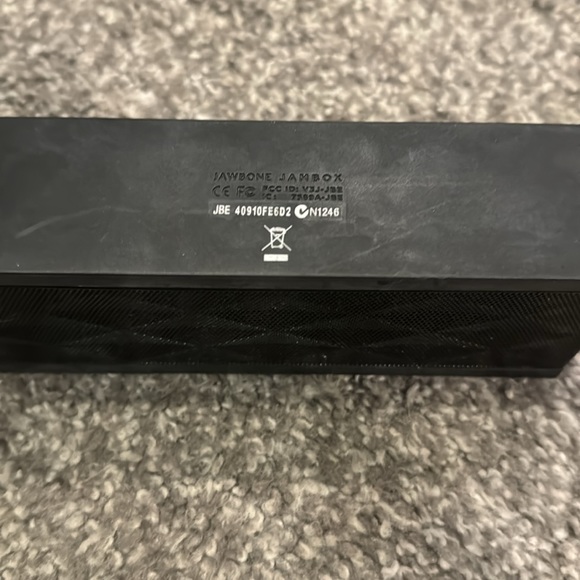 Jawbone Jambox Portable Speaker - Picture 4 of 5